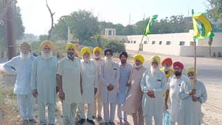 BKU ਏਕਤਾ ਉਗਰਾਹਾਂ ਨੇ ਟ੍ਰਾਈਡੈਂਟ ਫੈਕਟਰੀ ਖਿਲਾਫ਼ ਖੋਲਿਆ ਮੋਰਚਾ, ਬੀਤੇ ਦਿਨ ਪਿੰਡ ਧੌਲਾ ਵਿਖੇ ਹੋਈ ਸੀ ਰੇਡ