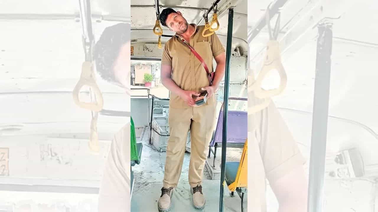ਕੱਦ ਬਣ ਗਿਆ ਮੁਸੀਬਤ! 6.6 ਫੁੱਟ ਲੰਬੇ ਬੱਸ ਕੰਡਕਟਰ ਦੀ ਆਕੜ ਗਈ ਪਿੱਠ ਤੇ ਧੌਣ... ਹੁਣ ਮਿਲਿਆ ਨਵਾਂ ਕੰਮ