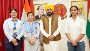 ਸੀਐਮ ਮਾਨ ਨੇ 12ਵੀਂ ਦੀਆਂ ਟੌਪਰਾਂ ਨਾਲ ਕੀਤੀ ਮੁਲਾਕਾਤ, ਕੀਤਾ ਵਿਸ਼ੇਸ਼ ਸਨਮਾਨ