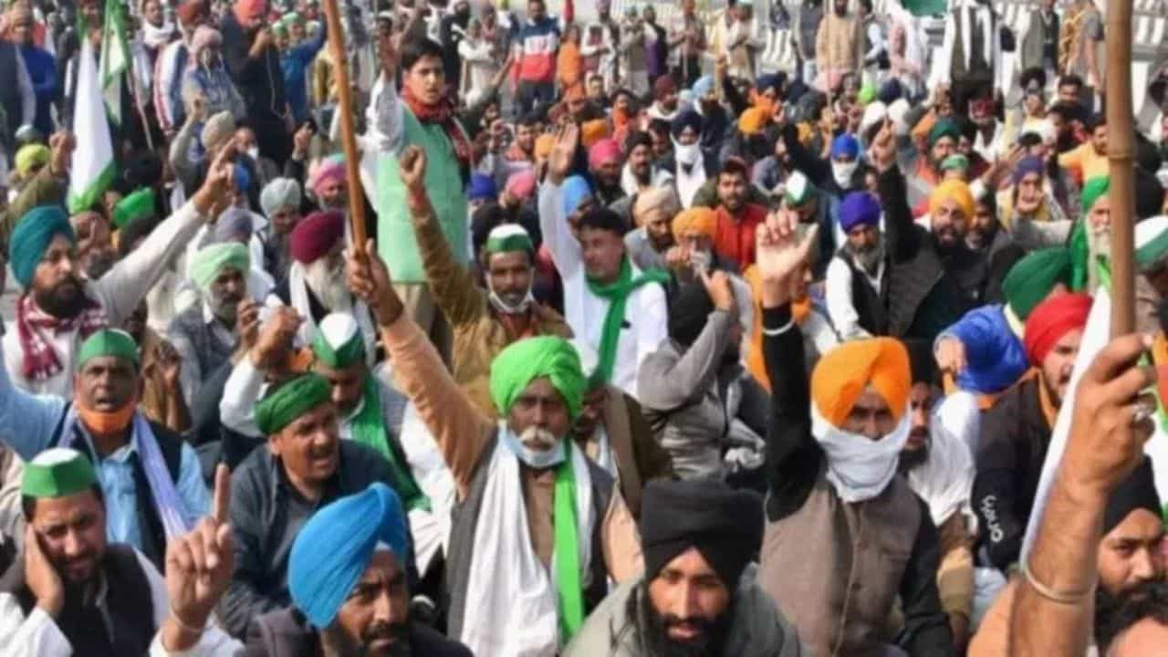 ਗਵਰਨਰ ਹਾਊਸ ਵੱਲ ਕਿਸਾਨਾਂ ਦਾ ਮਾਰਚ, BBMB ਤੇ ਪਾਣੀਆਂ ਦੇ ਅਧਿਕਾਰ ਤੇ ਕਰ ਰਹੇ ਪ੍ਰਦਰਸ਼ਨ ਗਵਰਨਰ ਹਾਊਸ ਵੱਲ ਕਿਸਾਨਾਂ ਦਾ ਮਾਰਚ, BBMB ਤੇ ਪਾਣੀਆਂ ਦੇ ਅਧਿਕਾਰ ਤੇ ਕਰ ਰਹੇ ਪ੍ਰਦਰਸ਼ਨ