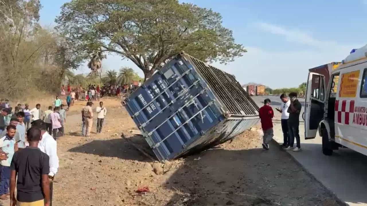 Palghar Road Accident: ਪਾਲਘਰ ਵਿੱਚ ਬਰਾਤਿਆਂ ਨਾਲ ਭਰੇ ਟਰੱਕ ਦੀ ਕੰਟੇਨਰ ਨਾਲ ਟੱਕਰ, 12 ਦੀ ਮੌਤ, 25 ਤੋਂ ਵੱਧ ਜ਼ਖਮੀ