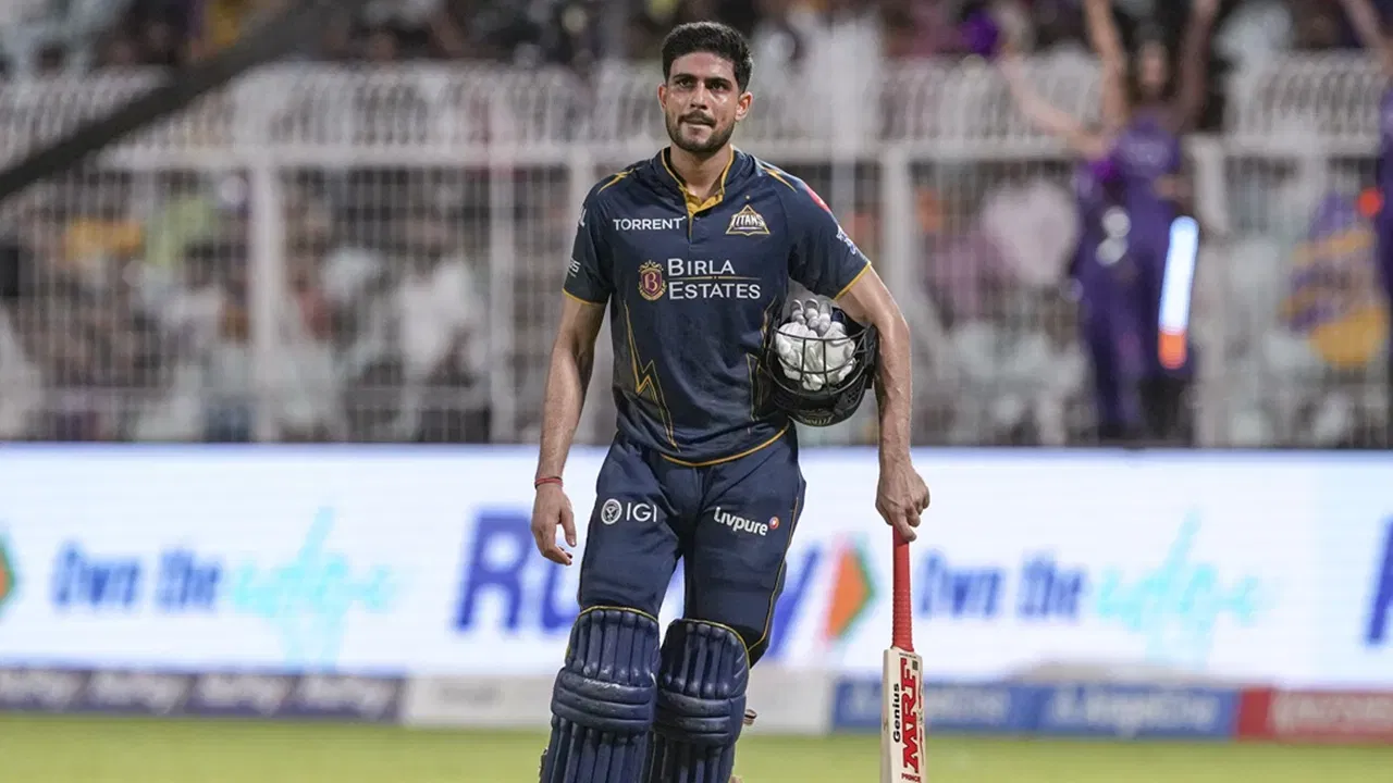 ਸ਼ੁਭਮਨ ਗਿੱਲ ਨੇ ਇਸ ਸੀਜ਼ਨ ਵਿੱਚ 13 ਮੈਚਾਂ ਵਿੱਚ 47.38 ਦੀ ਔਸਤ ਨਾਲ 616 ਦੌੜਾਂ ਬਣਾਈਆਂ ਹਨ, ਜਿਸ ਵਿੱਚ ਛੇ ਅਰਧ ਸੈਂਕੜੇ ਸ਼ਾਮਲ ਹਨ। ਗਿੱਲ ਦੀ ਕਪਤਾਨੀ ਹੇਠ, ਗੁਜਰਾਤ ਹੁਣ ਪਲੇਆਫ ਵਿੱਚ ਹੈ ਅਤੇ ਇਹ ਸੀਜ਼ਨ ਜਿੱਤਣ ਦੀ ਕੋਸ਼ਿਸ਼ ਕਰੇਗਾ। (ਫੋਟੋ-ਪੀਟੀਆਈ)