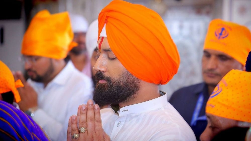 ਗੁਰਦੁਆਰੇ ਵਿੱਚ ਮੱਥਾ ਟੇਕਣ ਤੋਂ ਬਾਅਦ, ਚਿਰਾਗ ਪਾਸਵਾਨ ਨੇ ਸੋਸ਼ਲ ਮੀਡੀਆ ਪਲੇਟਫਾਰਮ ਐਕਸ (ਪਹਿਲਾਂ ਟਵਿੱਟਰ) 'ਤੇ ਆਪਣੀਆਂ ਤਸਵੀਰਾਂ ਸ਼ੇਅਰ ਕੀਤੀਆਂ। ਉਨ੍ਹਾਂ ਲਿਖਿਆ ਕਿ ਦਸਮੇਸ਼ ਪਿਤਾ ਸ੍ਰੀ ਗੁਰੂ ਗੋਬਿੰਦ ਸਿੰਘ ਜੀ ਦੇ ਚਰਨਾਂ ਨਾਲ ਪਵਿੱਤਰ ਹੋਈ ਇਸ ਧਰਤੀ ਦੇ ਦਰਸ਼ਨ ਕਰਨ ਤੋਂ ਬਾਅਦ ਉਨ੍ਹਾਂ ਨੂੰ ਦਿਲੋਂ ਸ਼ਾਂਤੀ ਪ੍ਰਾਪਤ ਹੋਈ। Photo Credit : Chirag Paswan (@ichiragpaswan)