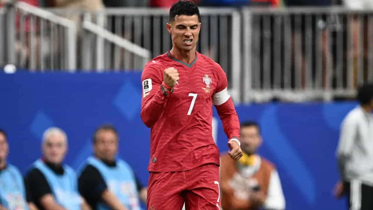 ਕ੍ਰਿਸਟੀਆਨੋ ਰੋਨਾਲਡੋ ਨੇ FIFA WC 2026 ਚ ਖੋਲ੍ਹਿਆ ਆਪਣਾ ਖਾਤਾ, ਦੋ ਗੋਲ ਲੱਗਾ ਕੇ ਤੋੜੇ ਇਹ ਰਿਕਾਰਡ ਕ੍ਰਿਸਟੀਆਨੋ ਰੋਨਾਲਡੋ ਨੇ FIFA WC 2026 ਚ ਖੋਲ੍ਹਿਆ ਆਪਣਾ ਖਾਤਾ, ਦੋ ਗੋਲ ਲੱਗਾ ਕੇ ਤੋੜੇ ਇਹ ਰਿਕਾਰਡ