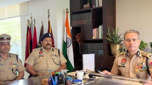 ਪੰਜਾਬ ਪੁਲਿਸ ਦੀ ਹਾਈਲੈਵਲ ਮੀਟਿੰਗ, DGP ਨੇ ਕਾਨੂੰਨ ਵਿਵਸਥਾ ਦੀ ਕੀਤੀ ਸਮੀਖਿਆ ਪੰਜਾਬ ਪੁਲਿਸ ਦੀ ਹਾਈਲੈਵਲ ਮੀਟਿੰਗ, DGP ਨੇ ਕਾਨੂੰਨ ਵਿਵਸਥਾ ਦੀ ਕੀਤੀ ਸਮੀਖਿਆ