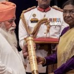 ਡੇਰਾ ਬੱਲਾਂ ਜਲੰਧਰ ਦੇ ਸੰਤ ਨਿਰੰਜਨ ਦਾਸ ਨੂੰ ਮਿਲਿਆ ਪਦਮ ਸ਼੍ਰੀ, ਹਰਮਨਪ੍ਰੀਤ ਕੌਰ ਤੇ ਕੋਚ ਬਲਦੇਵ ਸਿੰਘ ਨੇ ਵੀ ਕੀਤਾ ਸਨਮਾਨਿਤ