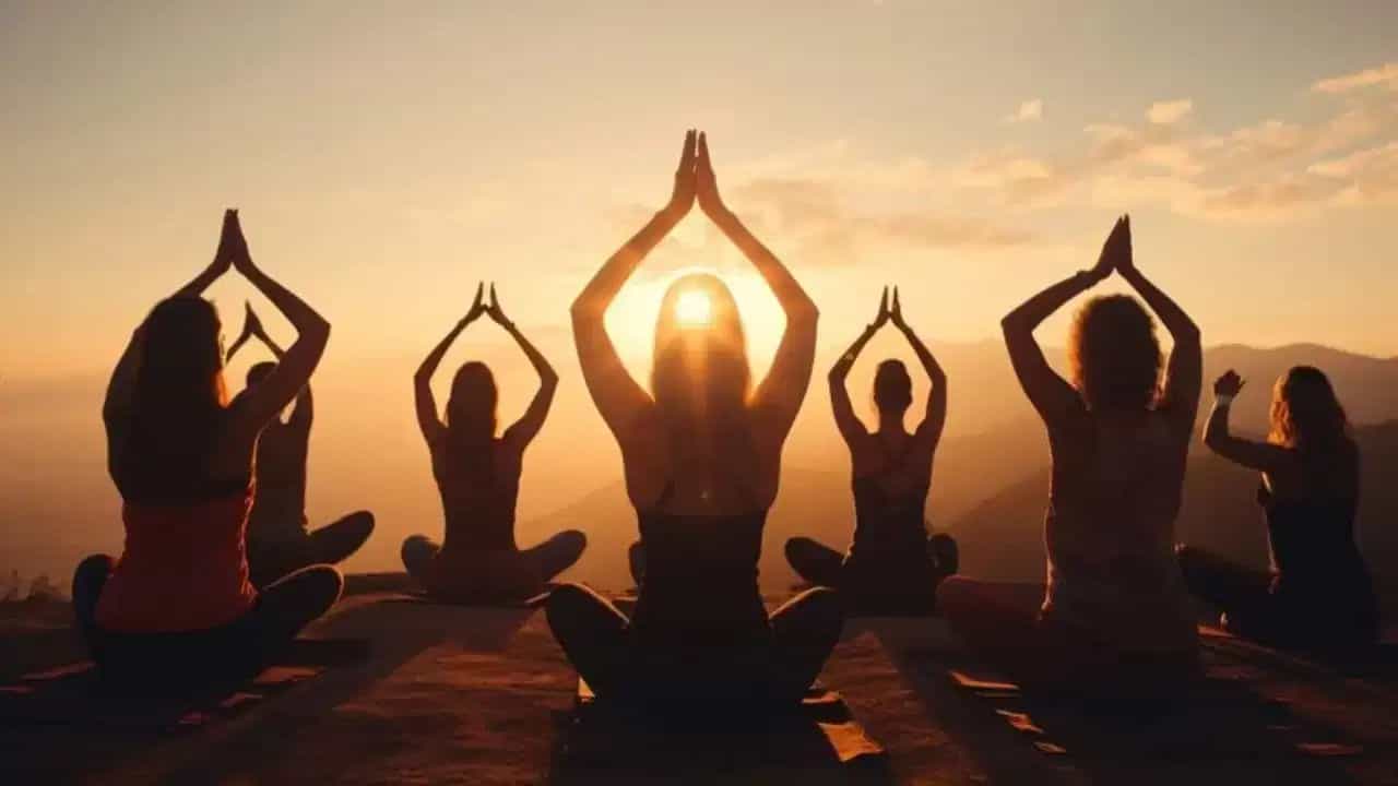 Yoga Day: ਯੋਗਾ ਚ ਕਿਹੜੇ-ਕਿਹੜੇ ਕੋਰਸ ਉਪਲਬਧ ਹਨ? ਜਾਣੋ ਇਨ੍ਹਾਂ ਨੂੰ ਕਰਨ ਤੋਂ ਬਾਅਦ ਕਿੱਥੇ ਮਿਲਦੀਆਂ ਹਨ ਨੌਕਰੀਆਂ Yoga Day: ਯੋਗਾ ਚ ਕਿਹੜੇ-ਕਿਹੜੇ ਕੋਰਸ ਉਪਲਬਧ ਹਨ? ਜਾਣੋ ਇਨ੍ਹਾਂ ਨੂੰ ਕਰਨ ਤੋਂ ਬਾਅਦ ਕਿੱਥੇ ਮਿਲਦੀਆਂ ਹਨ ਨੌਕਰੀਆਂ