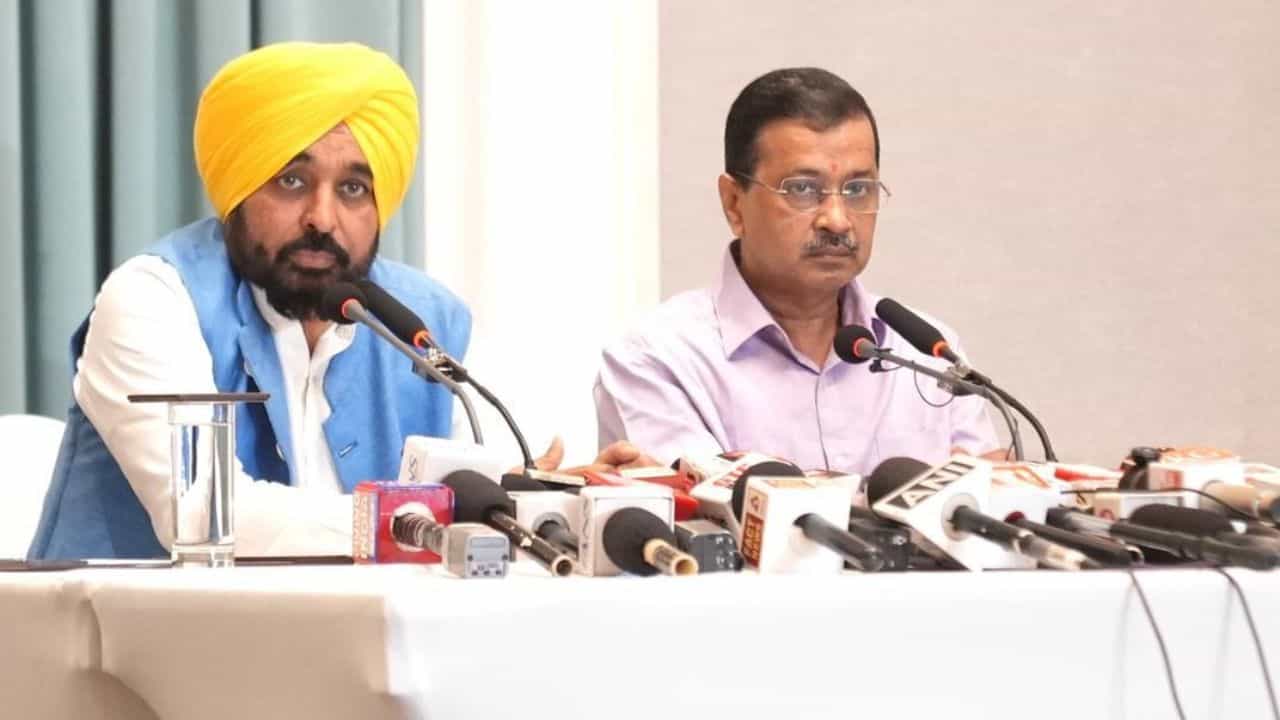 ਅੰਮ੍ਰਿਤਸਰ ਚ ਕੇਜਰੀਵਾਲ ਤੇ CM ਮਾਨ ਦੀ ਪ੍ਰੈੱਸ ਕਾਨਫਰੰਸ, ਬੋਲੇ- ਅਕਾਲ ਤਖ਼ਤ ਸਾਹਿਬ ਤੇ ਪੇਸ਼ ਹੋਣਗੇ AAP ਮੰਤਰੀ ਤੇ ਵਿਧਾਇਕ