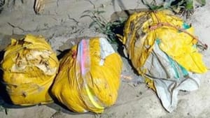 ਅੰਮ੍ਰਿਤਸਰ 'ਚ BSF ਤੇ ਪੁਲਿਸ ਨੇ ਫੜੀ 27 ਕਿਲੋ ਹੈਰੋਇਨ, ਇਲਾਕੇ 'ਚ ਵਧੀ ਚੌਕਸੀ ਅੰਮ੍ਰਿਤਸਰ 'ਚ BSF ਤੇ ਪੁਲਿਸ ਨੇ ਫੜੀ 27 ਕਿਲੋ ਹੈਰੋਇਨ, ਇਲਾਕੇ 'ਚ ਵਧੀ ਚੌਕਸੀ