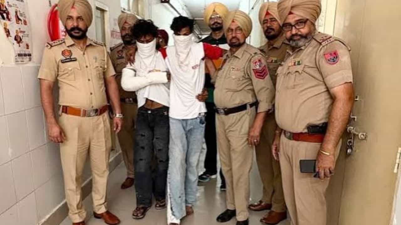 ਬਠਿੰਡਾ ਚ BJP ਆਗੂ ਦੇ ਕਲੀਨਿਕ ਤੇ ਬੰਬ ਸੁੱਟਣ ਵਾਲੇ 2 ਮੁਲਜ਼ਮ ਗ੍ਰਿਫ਼ਤਾਰ, ਭੱਜਣ ਦੀ ਕੋਸ਼ਿਸ਼  ਚ ਟੁੱਟੇ ਹੱਥ-ਪੈਰ