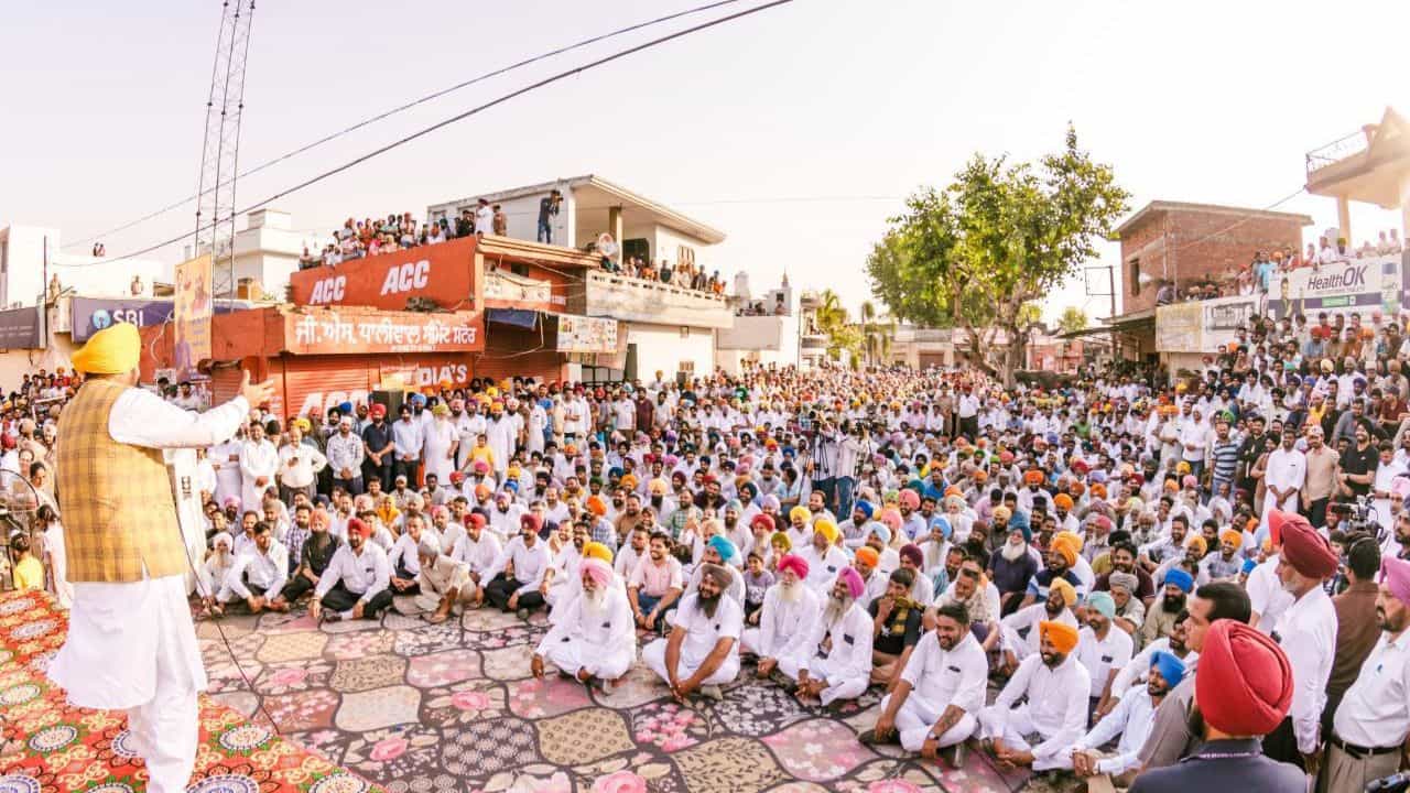 ਪੰਜਾਬ ਨੂੰ ਲੁੱਟਣ ਵਾਲੇ ਫਿਰ ਇਕੱਠੇ ਹੋ ਰਹੇ, ਅਮਲੋਹ ਚ CM ਮਾਨ ਦਾ ਵਿਰੋਧੀਆਂ ਤੇ ਵੱਡਾ ਹਮਲਾ ਪੰਜਾਬ ਨੂੰ ਲੁੱਟਣ ਵਾਲੇ ਫਿਰ ਇਕੱਠੇ ਹੋ ਰਹੇ, ਅਮਲੋਹ ਚ CM ਮਾਨ ਦਾ ਵਿਰੋਧੀਆਂ ਤੇ ਵੱਡਾ ਹਮਲਾ