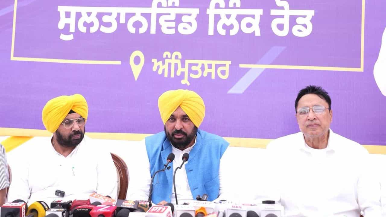 CM ਭਗਵੰਤ ਮਾਨ ਵੱਲੋ ਅੰਮ੍ਰਿਤਸਰ ਨੂੰ ਵੱਡੀ ਸੌਗਾਤ, ਸੁਲਤਾਨਵਿੰਡ ਰੇਲਵੇ ਓਵਰਬ੍ਰਿਜ ਦਾ ਕੀਤਾ ਉਦਘਾਟਨ