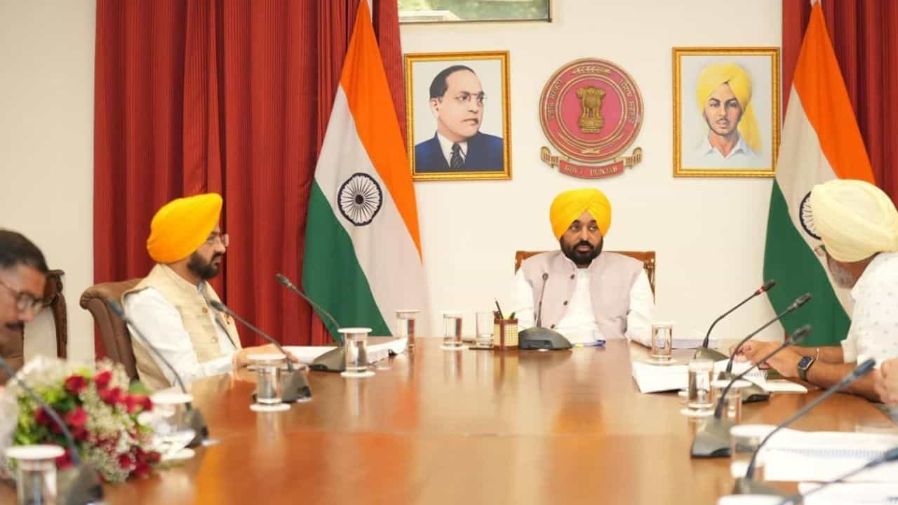 ਪੰਜਾਬ: 10 ਲੱਖ ਮਜ਼ਦੂਰਾਂ ਦਾ ਹੋਵੇਗਾ ਰਜਿਸਟ੍ਰੇਸ਼ਨ, ਸਰਕਾਰ ਆਪ ਚੁੱਕੇਗੀ ਖਰਚਾ, ਮਾਨ ਦਾ ਐਲਾਨ ਪੰਜਾਬ: 10 ਲੱਖ ਮਜ਼ਦੂਰਾਂ ਦਾ ਹੋਵੇਗਾ ਰਜਿਸਟ੍ਰੇਸ਼ਨ, ਸਰਕਾਰ ਆਪ ਚੁੱਕੇਗੀ ਖਰਚਾ, ਮਾਨ ਦਾ ਐਲਾਨ