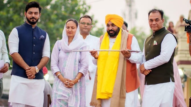 ਚੱਬੇਵਾਲ 'ਚ 'ਲੋਕ ਮਿਲਣੀ' ਦੌਰਾਨ ਵਿਰੋਧਿਆਂ 'ਤੇ ਵਰੇ CM ਮਾਨ