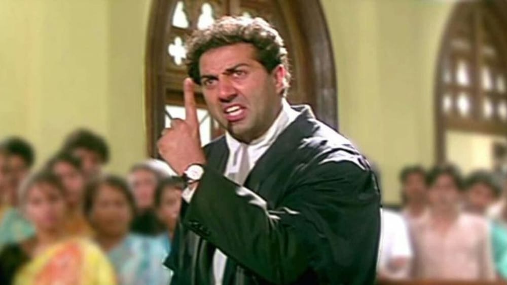 30 ਅਪ੍ਰੈਲ, 1993 ਨੂੰ ਰਿਲੀਜ਼ ਹੋਈ, "ਦਾਮਿਨੀ" ਬਾਕਸ ਆਫਿਸ 'ਤੇ ਬਲਾਕਬਸਟਰ ਸਾਬਤ ਹੋਈ। ਰਾਜਕੁਮਾਰ ਸੰਤੋਸ਼ੀ ਦੁਆਰਾ ਨਿਰਦੇਸ਼ਤ, "ਦਾਮਿਨੀ" ਨੇ ਆਪਣੀ ਮਨਮੋਹਕ ਕਹਾਣੀ ਅਤੇ ਸ਼ਕਤੀਸ਼ਾਲੀ ਪ੍ਰਦਰਸ਼ਨ ਨਾਲ ਦਿਲ ਜਿੱਤ ਲਏ। ਇਹ 1993 ਦੀ ਛੇਵੀਂ ਸਭ ਤੋਂ ਵੱਧ ਕਮਾਈ ਕਰਨ ਵਾਲੀ ਬਾਲੀਵੁੱਡ ਫਿਲਮ ਸੀ।