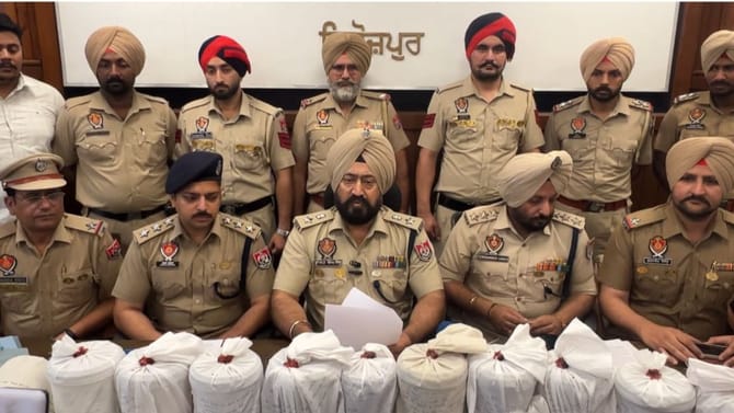 5 ਕਿਲੋ ਤੋਂ ਵੱਧ ਹੈਰੋਇਨ ਤੇ ਲੱਖਾਂ ਨਸ਼ੀਲੀਆਂ ਗੋਲੀਆਂ ਸਣੇ 8 ਕਾਬੂ