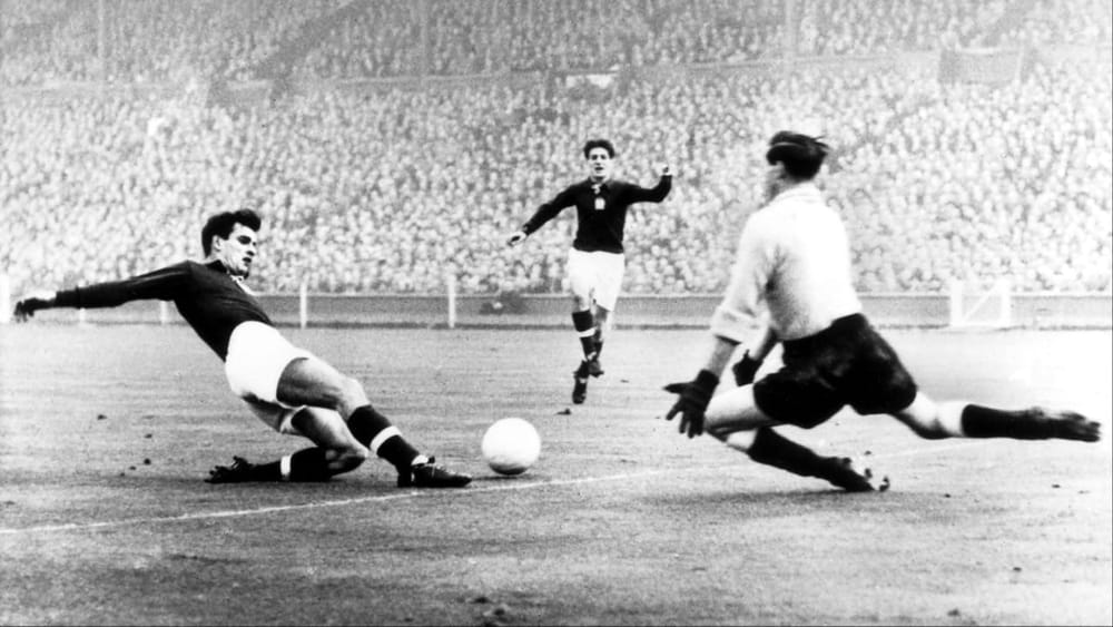 1930 ਵਿੱਚ ਖੇਡੇ ਗਏ ਪਹਿਲੇ FIFA World Cup ਵਿੱਚ ਅਰਜਨਟੀਨਾ ਦੇ ਗੁਇਲੇਰਮੋ ਸਟਾਬੀਲੇ ਨੇ ਲਗਾਤਾਰ 3 ਮੈਚਾਂ ਵਿੱਚ ਇੱਕ ਤੋਂ ਵੱਧ ਗੋਲ ਕੀਤੇ ਸਨ। ਇਸ ਤੋਂ ਬਾਅਦ ਇਹ ਕਾਰਨਾਮਾ ਦੁਬਾਰਾ ਹੋਣ ਵਿੱਚ 24 ਸਾਲ ਲੱਗੇ। 1954 ਵਿੱਚ ਹੰਗਰੀ ਦੇ ਸੈਂਡੋਰ ਕੋਚਿਸ ਨੇ ਆਪਣੇ ਪਹਿਲੇ World Cup ਵਿੱਚ ਪਹਿਲੇ 4 ਮੈਚਾਂ ਵਿੱਚ ਇੱਕ ਤੋਂ ਵੱਧ ਗੋਲ ਕਰਕੇ ਇਹ ਉਪਲਬਧੀ ਹਾਸਲ ਕੀਤੀ ਸੀ। (Photo: Getty Images)