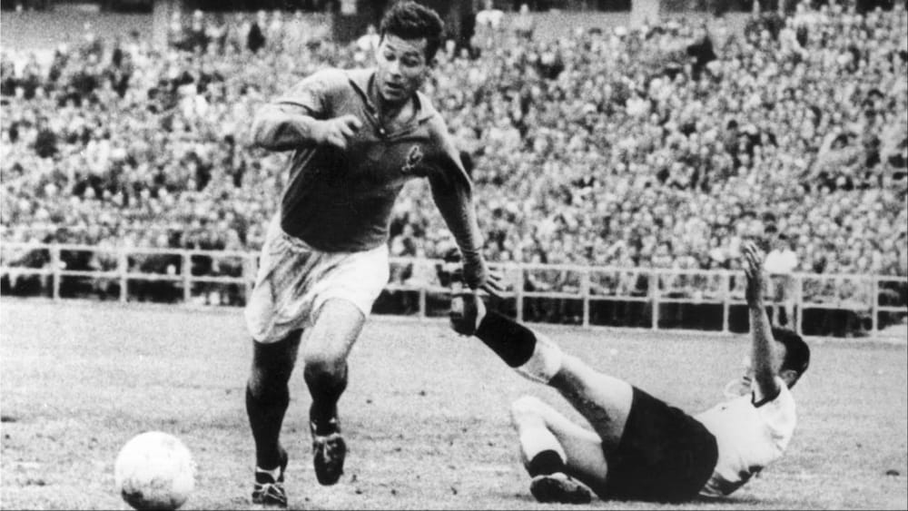 1954 ਵਿੱਚ ਖੇਡੇ ਗਏ ਅਗਲੇ ਹੀ FIFA World Cup ਵਿੱਚ ਫਰਾਂਸ ਦੇ ਜਸਟ ਫੋਂਟੇਨ ਨੇ ਆਪਣੇ ਪਹਿਲੇ ਦੋ ਮੈਚਾਂ ਵਿੱਚ ਇੱਕ ਤੋਂ ਵੱਧ ਗੋਲ ਕੀਤੇ ਸਨ। ਇਸ ਤੋਂ ਬਾਅਦ 1974 ਦੇ World Cup ਵਿੱਚ ਪੋਲੈਂਡ ਦੇ ਗ੍ਰਜ਼ੇਗੋਰਜ਼ ਲਾਟੋ ਨੇ ਵੀ ਇਹ ਸ਼ਾਨਦਾਰ ਕਾਰਨਾਮਾ ਦੁਹਰਾਇਆ। (Photo: Getty Images)