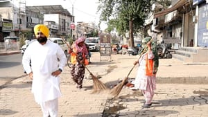 ਪਟਿਆਲਾ 'ਚ ਪਹਿਲਾ ਹਾਈਬ੍ਰਿਡ ਸਫ਼ਾਈ ਮਾਡਲ ਸ਼ੁਰੂ, ਸੜਕ 'ਤੇ ਉਤਰੇ ਮੰਤਰੀ ਬੈਂਸ