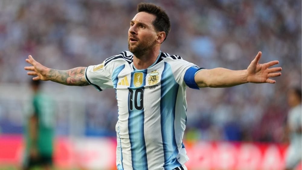ਫੀਫਾ ਵਿਸ਼ਵ ਕੱਪ ਦੇ ਇਤਿਹਾਸ ਵਿੱਚ Lionel Messi ਦੇ ਹੁਣ ਕੁੱਲ 19 ਗੋਲ ਹੋ ਗਏ ਹਨ, ਜੋ ਸਭ ਤੋਂ ਵੱਧ ਹਨ। ਇਸ ਦੇ ਨਾਲ ਹੀ ਮੌਜੂਦਾ ਵਿਸ਼ਵ ਕੱਪ ਐਡੀਸ਼ਨ ਵਿੱਚ ਵੀ ਉਹ 6 ਗੋਲਾਂ ਨਾਲ ਸਭ ਤੋਂ ਅੱਗੇ ਚੱਲ ਰਹੇ ਹਨ।  (PHOTO CREDIT- PTI)