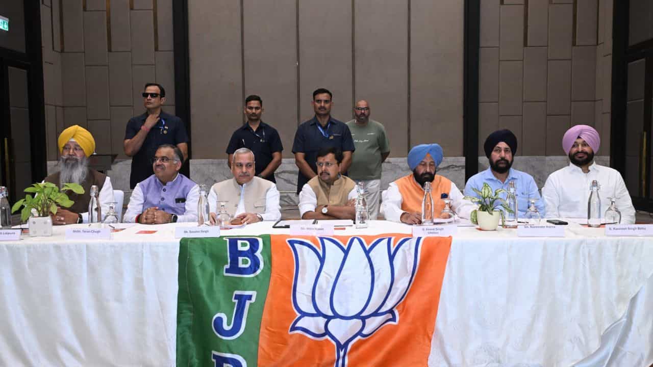 ਪੰਜਾਬ ਚੋਣਾਂ ਲਈ BJP ਨੇ ਖਿੱਚੀ ਤਿਆਰੀ, ਅੰਮ੍ਰਿਤਸਰ ਚ ਕੌਮੀ ਪ੍ਰਧਾਨ ਨਿਤਿਨ ਨਵੀਨ ਦੀ ਅਗਵਾਈ ਹੇਠ ਕੋਰ ਕਮੇਟੀ ਦੀ ਹੋਈ ਮੀਟਿੰਗ
