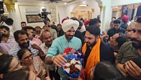 ਨਵੇਂ ਯੂਥ ਪ੍ਰਧਾਨ ਦੇ ਘਰ ਪਹੁੰਚੇ ਵੜਿੰਗ, ਚੋਣਾਂ ਲਈ ਨੌਜਵਾਨ ਲੀਡਰਸ਼ਿਪ 'ਤੇ ਨਜ਼ਰਾਂ