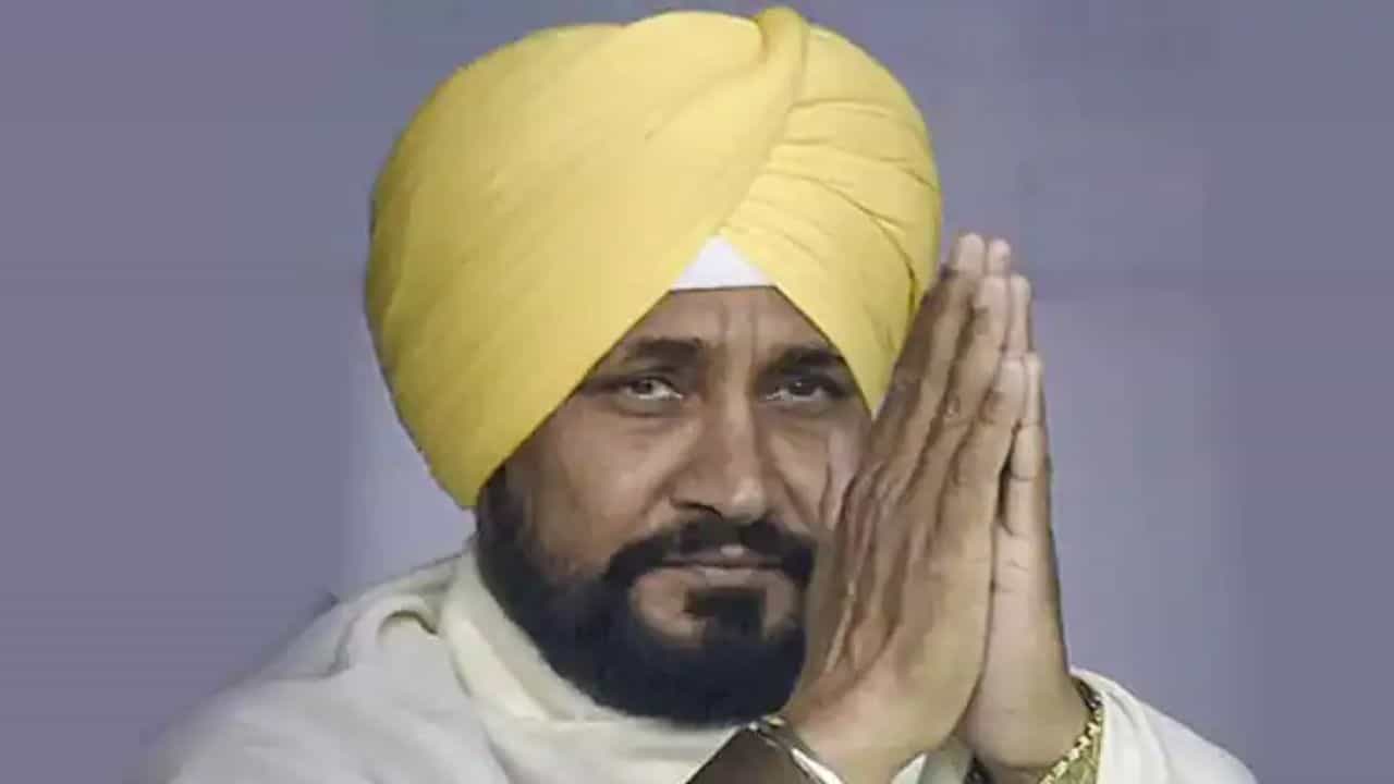 ਚਰਨਜੀਤ ਚੰਨੀ ਤੇ ਪੰਜਾਬ ਦੀ ਸਿਆਸਤ ਗਰਮਾਈ, ਕਾਂਗਰਸ ਲਈ ਗੇਮ ਚੇਂਜਰ ਜਾਂ ਟਾਈਮ ਬੰਬ; ਕਿ BJP ਇਸ ਦਾ ਲੈ ਸਕਦੀ ਹੈ ਫਾਇਦਾ? ਚਰਨਜੀਤ ਚੰਨੀ ਤੇ ਪੰਜਾਬ ਦੀ ਸਿਆਸਤ ਗਰਮਾਈ, ਕਾਂਗਰਸ ਲਈ ਗੇਮ ਚੇਂਜਰ ਜਾਂ ਟਾਈਮ ਬੰਬ; ਕਿ BJP ਇਸ ਦਾ ਲੈ ਸਕਦੀ ਹੈ ਫਾਇਦਾ?