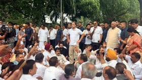 ਰਾਹੁਲ ਗਾਂਧੀ ਦੇ ਧਰਨੇ 'ਤੇ ਪਹੁੰਚੇ ਕੇਂਦਰੀ ਮੰਤਰੀ ਜਿਤੇਂਦਰ ਸਿੰਘ, ਗੱਲਬਾਤ ਸ਼ੁਰੂ