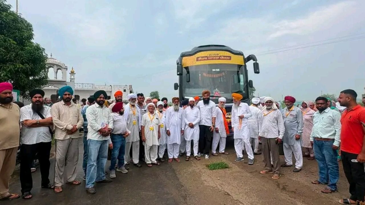 ਗੁਰਦਾਸਪੁਰ ਤੋਂ ਸ਼ਰਧਾਲੂਆਂ ਦਾ ਜਥਾ ਹੋਇਆ ਰਵਾਨਾ, ਤਿੰਨ ਦਿਨਾਂ 'ਚ ਆਨੰਦਪੁਰ ਸਾਹਿਬ ਸਣੇ ਪੰਜ ਧਾਰਮਿਕ ਸਥਾਨਾਂ ਦੇ ਕਰਨਗੇ ਦਰਸ਼ਨ