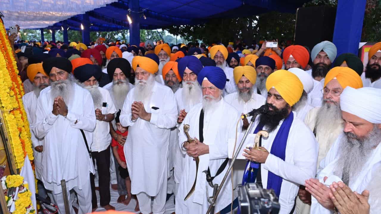 ਹਰੀਕੇ ਪੱਤਣ ਵਿਖੇ ਸ੍ਰੀ ਅਕਾਲ ਤਖ਼ਤ ਸਾਹਿਬ ਵੱਲੋਂ ਅਰਦਾਸ, ਜਸਵੰਤ ਸਿੰਘ ਖਾਲੜਾ ਸਣੇ ਪੀੜਤਾਂ ਨੂੰ ਦਿੱਤੀ ਸ਼ਰਧਾਂਜਲੀ ਹਰੀਕੇ ਪੱਤਣ ਵਿਖੇ ਸ੍ਰੀ ਅਕਾਲ ਤਖ਼ਤ ਸਾਹਿਬ ਵੱਲੋਂ ਅਰਦਾਸ, ਜਸਵੰਤ ਸਿੰਘ ਖਾਲੜਾ ਸਣੇ ਪੀੜਤਾਂ ਨੂੰ ਦਿੱਤੀ ਸ਼ਰਧਾਂਜਲੀ