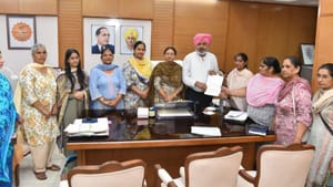 ਮੰਤਰੀ ਚੀਮਾ ਨੇ ਆਂਗਣਵਾੜੀ ਵਰਕਰਾਂ ਲਈ 60 ਲੱਖ ਬੀਮਾ ਦੇ ਦਿੱਤੇ ਨਿਰਦੇਸ਼ ਮੰਤਰੀ ਚੀਮਾ ਨੇ ਆਂਗਣਵਾੜੀ ਵਰਕਰਾਂ ਲਈ 60 ਲੱਖ ਬੀਮਾ ਦੇ ਦਿੱਤੇ ਨਿਰਦੇਸ਼