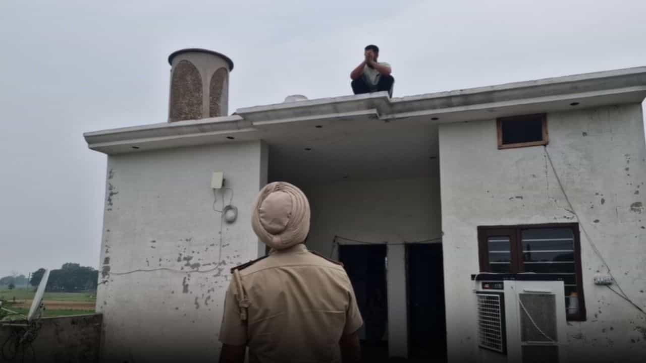 ਖੰਨਾ ਚ ਛੱਤ ਤੇ ਚੜ੍ਹ ਕੇ ਐਨਕਾਊਂਟਰ ਦਾ ਡਰਾਮਾ ਕਰਨ ਵਾਲਾ ਨਿਕਲਿਆ ਬਦਮਾਸ਼, ਲੱਖਾਂ ਦੀ ਸੋਨਾ ਚੋਰੀ ਮਾਮਲੇ ਚ ਸੀ ਲੋੜੀਂਦਾ