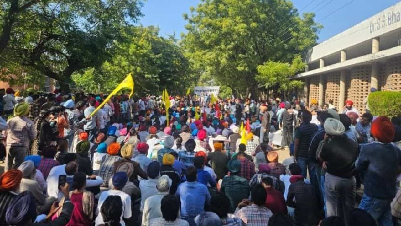 ਦਿੱਲੀ ਪੁਲਿਸ ਦੀ ਕਾਰਵਾਈ ਵਿਰੁੱਧ ਲੁਧਿਆਣਾ ਚ ਅੱਜ ਪ੍ਰਦਰਸ਼ਨ, ਕਿੱਪਸ ਮਾਰਕੀਟ ਤੋਂ ਸ਼ੁਰੂ ਹੋਵੇਗਾ ਰੋਸ ਮਾਰਚ ਦਿੱਲੀ ਪੁਲਿਸ ਦੀ ਕਾਰਵਾਈ ਵਿਰੁੱਧ ਲੁਧਿਆਣਾ ਚ ਅੱਜ ਪ੍ਰਦਰਸ਼ਨ, ਕਿੱਪਸ ਮਾਰਕੀਟ ਤੋਂ ਸ਼ੁਰੂ ਹੋਵੇਗਾ ਰੋਸ ਮਾਰਚ
