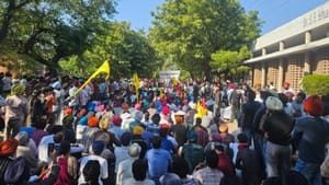 ਦਿੱਲੀ ਪੁਲਿਸ ਦੇ ਕਾਰਵਾਈ ਵਿਰੁੱਧ ਅੱਜ ਕਿੱਪਸ ਮਾਰਕੀਟ ਤੋਂ ਨਿਕਲੇਗਾ ਰੋਸ ਮਾਰਚ ਦਿੱਲੀ ਪੁਲਿਸ ਦੇ ਕਾਰਵਾਈ ਵਿਰੁੱਧ ਅੱਜ ਕਿੱਪਸ ਮਾਰਕੀਟ ਤੋਂ ਨਿਕਲੇਗਾ ਰੋਸ ਮਾਰਚ