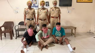 ਮੋਗਾ ਸੁਨਿਆਰਾ ਲੁੱਟ ਮਾਮਲੇ ‘ਚ ਵੱਡਾ ਐਕਸ਼ਨ, ਫ਼ੌਜੀ ਸਮੇਤ 3 ਗ੍ਰਿਫ਼ਤਾਰ; ਲੁੱਟੀ ਚਾਂਦੀ ਤੇ ਹਥਿਆਰ ਬਰਾਮਦ