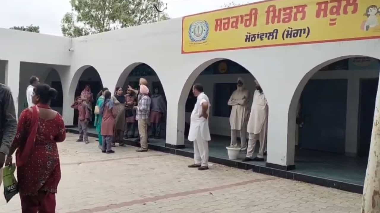 ਮੋਗਾ ਚ ਸਰਕਾਰੀ ਸਕੂਲ ਦੇ ਪ੍ਰਿੰਸੀਪਲ ਤੇ ਵਿਦਿਆਰਥਣਾਂ ਨਾਲ ਛੇੜਛਾੜ ਦੇ ਇਲਜ਼ਾਮ, ਪੁਲਿਸ ਨੇ ਹਿਰਾਸਤ ਚ ਲਿਆ