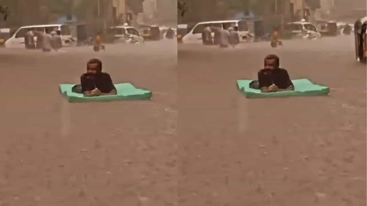 Viral Video: ਸੜਕ ਤੇ ਭਰਿਆ ਪਾਣੀ ਦੇਖ ਸ਼ਖਸ ਨੇ ਕੀਤਾ ਅਜਿਹਾ ਕਾਰਨਾਮਾ, ਵੀਡੀਓ ਦੇਖ ਲੋਕਾਂ ਦਾ ਹਾਸਾ ਨਹੀਂ ਹੋ ਰਿਹਾ ਕੰਟਰੋਲ