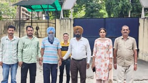 ਲੁਧਿਆਣਾ 'ਚ ਵਿਜੀਲੈਂਸ ਦਾ ਵੱਡਾ ਐਕਸ਼ਨ, ਰਿਸ਼ਵਤ ਲੈਂਦਾ ਪਟਵਾਰੀ ਰੰਗੇ ਹੱਥੀਂ ਕਾਬੂ ਲੁਧਿਆਣਾ 'ਚ ਵਿਜੀਲੈਂਸ ਦਾ ਵੱਡਾ ਐਕਸ਼ਨ, ਰਿਸ਼ਵਤ ਲੈਂਦਾ ਪਟਵਾਰੀ ਰੰਗੇ ਹੱਥੀਂ ਕਾਬੂ