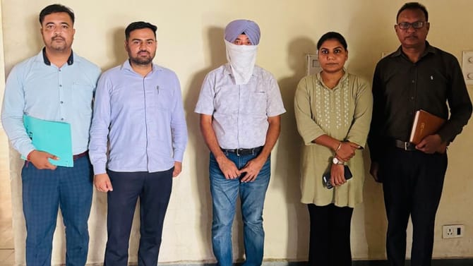 ਕਪੂਰਥਲਾ 'ਚ ਰਿਸ਼ਵਤ ਲੈਂਦਾ ਸਾਇੰਸ ਮਾਸਟਰ-ਕਮ-ਕਾਨੂੰਨੀ ਸਲਾਹਕਾਰ ਗ੍ਰਿਫ਼ਤਾਰ