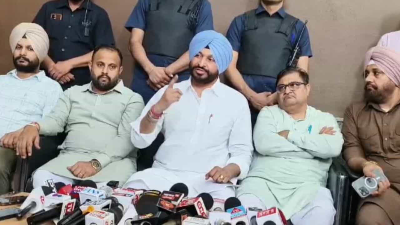 ਖਾਲੜਾ ਦੀ ਗ੍ਰਿਫ਼ਤਾਰੀ ਤੋਂ ਪਹਿਲਾਂ ਸ਼ਹੀਦ ਹੋ ਗਏ ਸਨ ਦਾਦਾ ਜੀ, ਫਿਰ ਉਨ੍ਹਾਂ ਦਾ ਰੋਲ ਕਿਵੇਂ? ਸਤਲੁਜ ਤੇ ਭੜਕੇ ਰਵਨੀਤ ਬਿੱਟ
