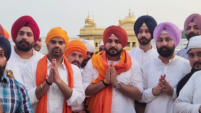 ਅੰਮ੍ਰਿਤਸਰ ਪਹੁੰਚੇ ਯੂਥ ਪ੍ਰਧਾਨ ਸ਼ੁਭਮ ਸ਼ਰਮਾ, ਦਰਬਾਰ ਸਾਹਿਬ ਵਿਖੇ ਟੇਕਿਆ ਮੱਥਾ