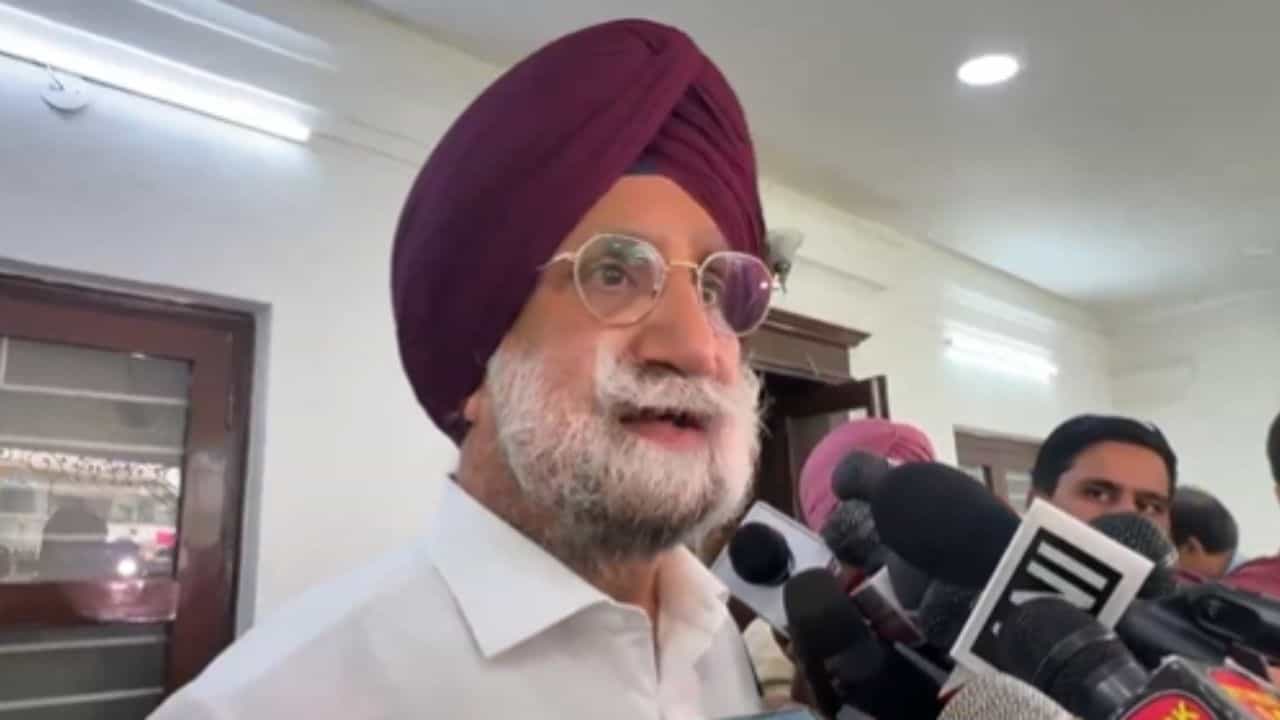 ਇੰਨੀਆਂ ਮੀਟਿੰਗਾਂ ਤੋਂ ਬਾਅਦ ਨਹੀਂ ਆਉਣੀ ਚਾਹੀਦੀ ਸੀ ਅਜਿਹੀ ਨੌਬਤ... ਸ਼ਾਹ ਨਾਲ ਮੁਲਾਕਾਤ ਤੋਂ ਬਾਅਦ ਬੋਲੇ ਰੰਧਾਵਾ ਇੰਨੀਆਂ ਮੀਟਿੰਗਾਂ ਤੋਂ ਬਾਅਦ ਨਹੀਂ ਆਉਣੀ ਚਾਹੀਦੀ ਸੀ ਅਜਿਹੀ ਨੌਬਤ... ਸ਼ਾਹ ਨਾਲ ਮੁਲਾਕਾਤ ਤੋਂ ਬਾਅਦ ਬੋਲੇ ਰੰਧਾਵਾ