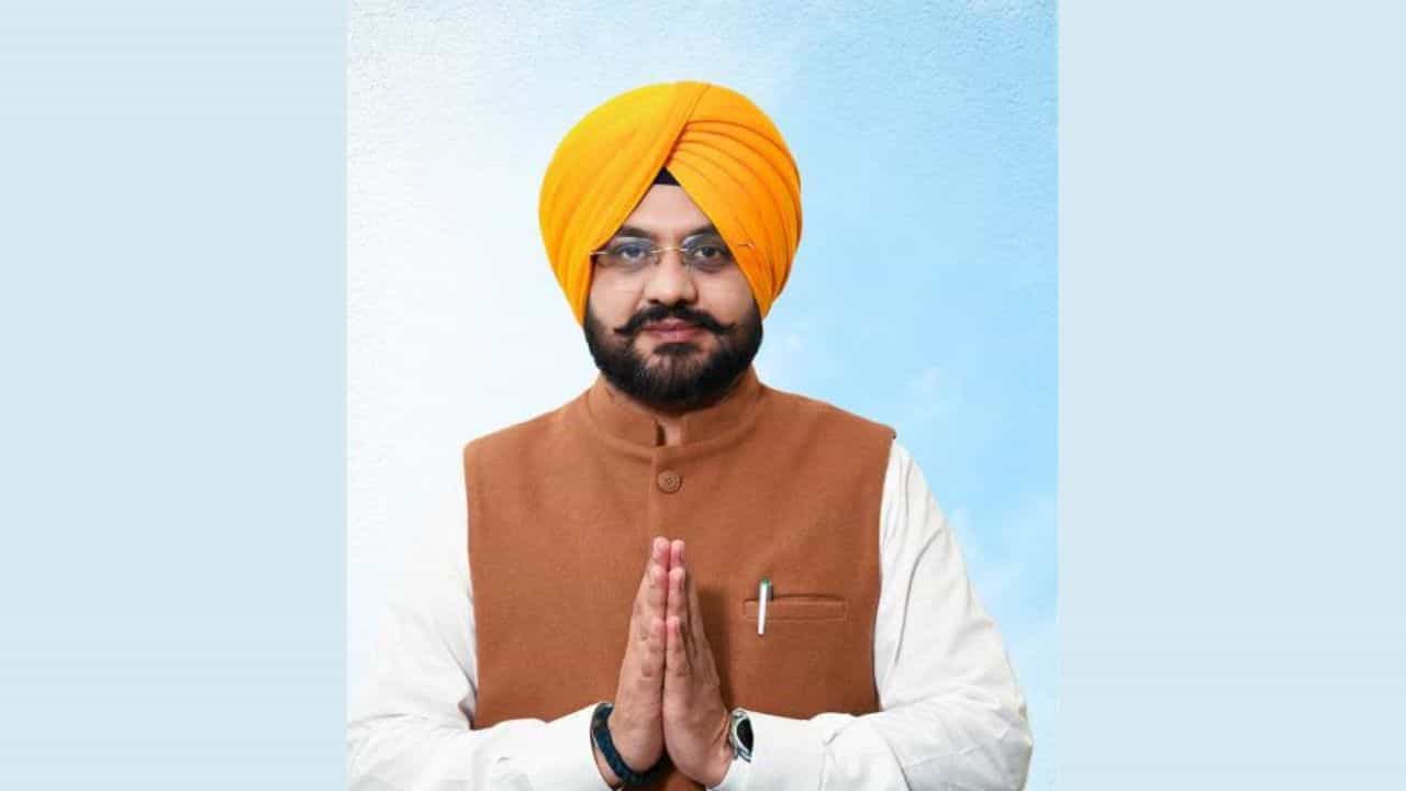 ਪੰਜਾਬ ਚ ਸ਼੍ਰੀ ਗੁਰੂ ਰਵਿਦਾਸ ਦੇ ਜੀਵਨ ਤੇ ਹੋਣਗੇ ਡਰੋਨ ਸ਼ੋਅ, 650ਵੇਂ ਪ੍ਰਕਾਸ਼ ਪੁਰਬ ਤੇ ਵੰਡਣਗੇ 6.5 ਲੱਖ ਝੰਡੇ