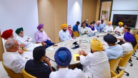 ਕਲੇਸ਼ ਤੋਂ ਬਾਅਦ ਇੱਕਠੇ ਬੈਠੇ ਨਜਰ ਆਏ ਚੰਨੀ-ਵੜਿੰਗ, ਕਾਂਗਰਸ ਨੇ ਦਿਖਾਇਆ ਏਕਾ