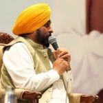 2,800 ਨਵੇਂ ਡਿਪੂ ਹੋਲਡਰਾਂ ਨੂੰ ਸੌਂਪੇ ਗਏ ਲਾਇਸੈਂਸ, CM ਮਾਨ ਨੇ ਸਮਾਰੋਹ ‘ਚ ਵਿਰੋਧੀਆਂ ‘ਤੇ ਸਾਧੇ ਨਿਸ਼ਾਨੇ