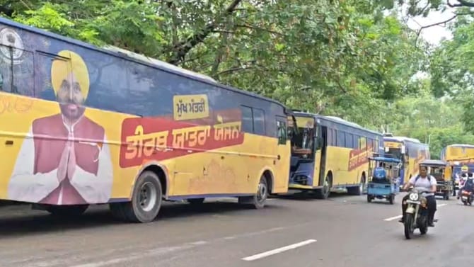 ਅੰਮ੍ਰਿਤਸਰ: ਮੁੱਖ ਮੰਤਰੀ ਤੀਰਥ ਯਾਤਰਾ ਬੱਸ 'ਤੇ ਹਮਲਾ, 2 ਖਿਲਾਫ਼ ਮਾਮਲਾ ਦਰਜ