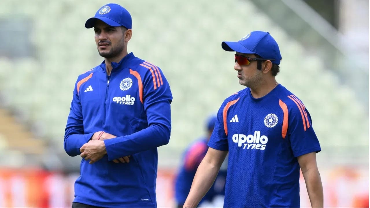 Cardiff ODI: ਭਾਰਤ ਅਤੇ ਇੰਗਲੈਂਡ ਵਿਚਾਲੇ ਦੂਜਾ ਵਨਡੇ ਕਾਰਡਿਫ਼ ਦੇ ਸੋਫੀਆ ਗਾਰਡਨ ਵਿੱਚ ਖੇਡਿਆ ਜਾਣਾ ਹੈ, ਜਿਸ ਵਿੱਚ ਟੀਮ ਇੰਡੀਆ ਦੀ ਕੋਸ਼ਿਸ਼ ਸੀਰੀਜ਼ ਵਿੱਚ 2-0 ਦੀ ਅਜੇਤੂ ਬੜ੍ਹਤ ਬਣਾਉਣ 'ਤੇ ਹੋਵੇਗੀ, ਜਦੋਂ ਕਿ ਇੰਗਲੈਂਡ ਪਲਟਵਾਰ ਕਰਨ ਦੀ ਤਾਕ ਵਿੱਚ ਹੋਵੇਗਾ। ਭਾਰਤੀ ਸਮੇਂ ਅਨੁਸਾਰ ਇਹ ਮੁਕਾਬਲਾ ਸ਼ਾਮ ਸਾਢੇ 5 ਵਜੇ ਸ਼ੁਰੂ ਹੋਵੇਗਾ। (Photo: PTI/Getty)