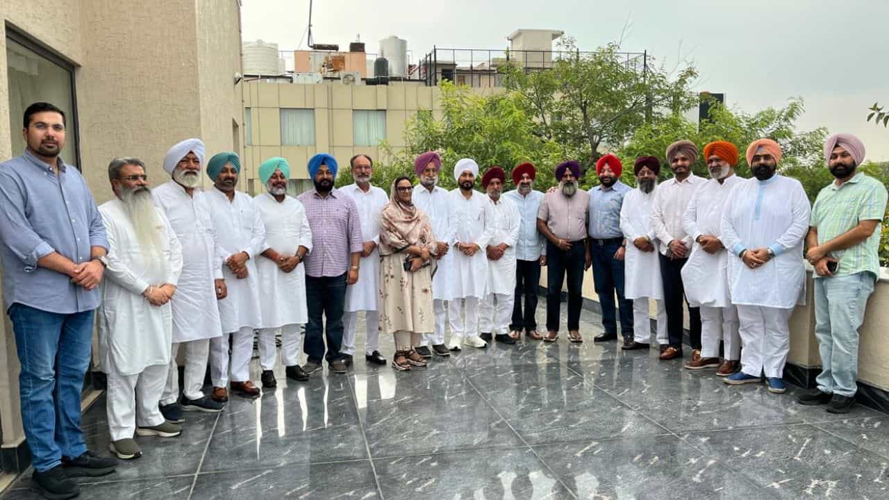 ਚੰਨੀ ਦਾ ਸ਼ਕਤੀ ਪ੍ਰਦਰਸ਼ਨ, ਭੁਪੇਸ਼ ਬਘੇਲ ਦੇ ਦੌਰੇ ਤੋਂ ਪਹਿਲਾਂ ਸਾਂਝੀ ਕੀਤੀ ਤਸਵੀਰ; ਰੰਧਾਵਾ ਵੀ ਹੱਕ ਚ ਨਿੱਤਰੇ! ਚੰਨੀ ਦਾ ਸ਼ਕਤੀ ਪ੍ਰਦਰਸ਼ਨ, ਭੁਪੇਸ਼ ਬਘੇਲ ਦੇ ਦੌਰੇ ਤੋਂ ਪਹਿਲਾਂ ਸਾਂਝੀ ਕੀਤੀ ਤਸਵੀਰ; ਰੰਧਾਵਾ ਵੀ ਹੱਕ ਚ ਨਿੱਤਰੇ!