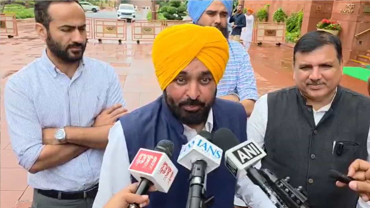 ਕੀ ਹੈ ਕਥਿਤ ਫਾਰਮੇਸੀ ਪੇਪਰ ਲੀਕ ਮਾਮਲਾ? ਸੀਐਮ ਮਾਨ ਨੇ ਦਿੱਤਾ ਜਵਾਬ- ਸਿਰਫ਼ ਨਕਲ ਦੀ ਹੋਈ ਸੀ ਅਸਫ਼ਲ ਕੋਸ਼ਿਸ਼, ਸਾਰੇ ਕਾਬੂ