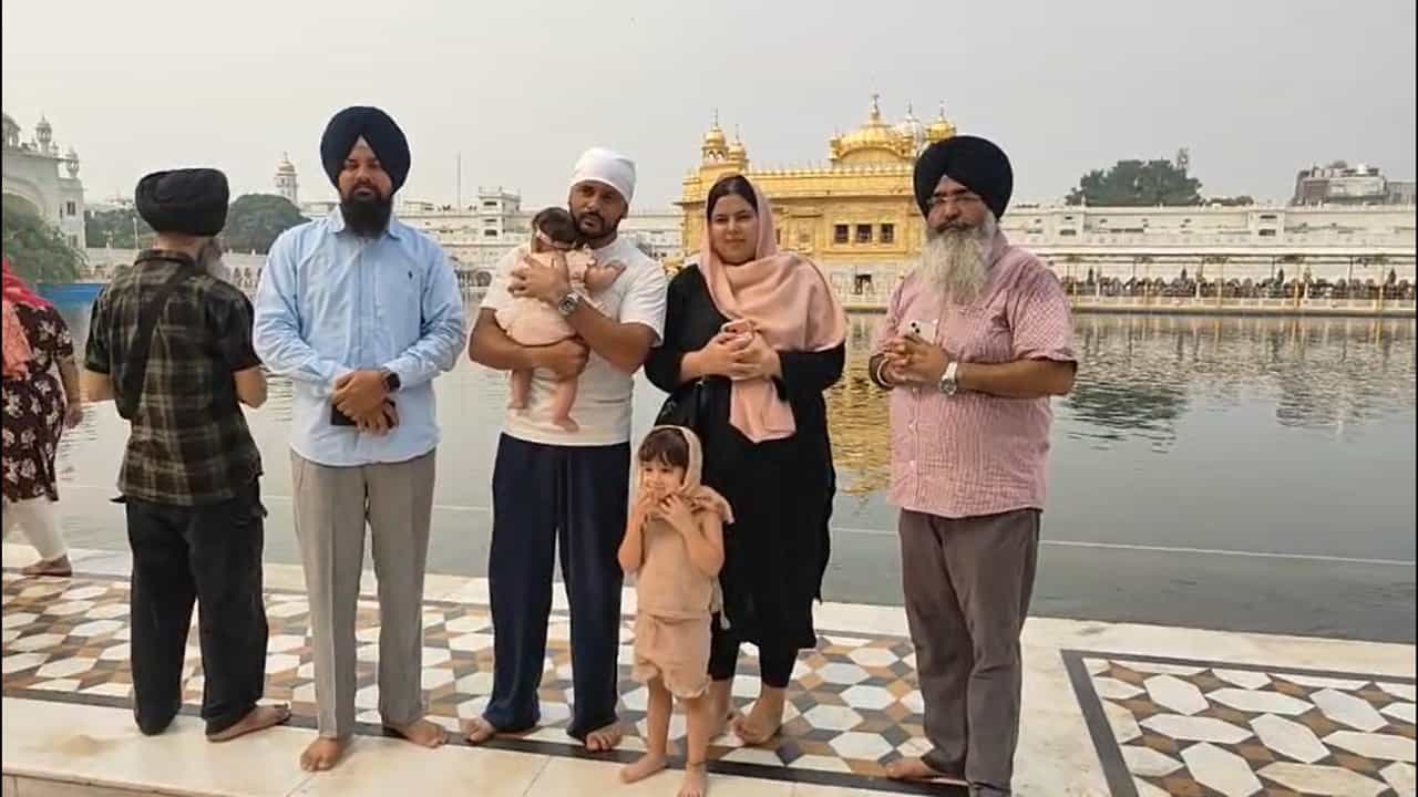 ਪ੍ਰੋ ਲੀਗ ਤੋਂ ਬਾਅਦ ਭਾਰਤੀ ਹਾਕੀ ਟੀਮ ਦੇ ਕਪਤਾਨ ਹਰਮਨ ਸੱਚਖੰਡ ਸ੍ਰੀ ਦਰਬਾਰ ਸਾਹਿਬ ਵਿਖੇ ਹੋਏ ਨਤਮਸਤਕ ਪ੍ਰੋ ਲੀਗ ਤੋਂ ਬਾਅਦ ਭਾਰਤੀ ਹਾਕੀ ਟੀਮ ਦੇ ਕਪਤਾਨ ਹਰਮਨ ਸੱਚਖੰਡ ਸ੍ਰੀ ਦਰਬਾਰ ਸਾਹਿਬ ਵਿਖੇ ਹੋਏ ਨਤਮਸਤਕ